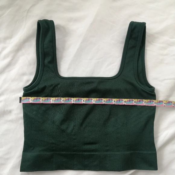 Knix Good to Go Seamless Tank in Green Small (Fits 32A-D) - Picture 13 of 16